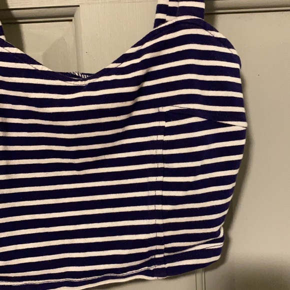 crop top - Picture 2 of 4